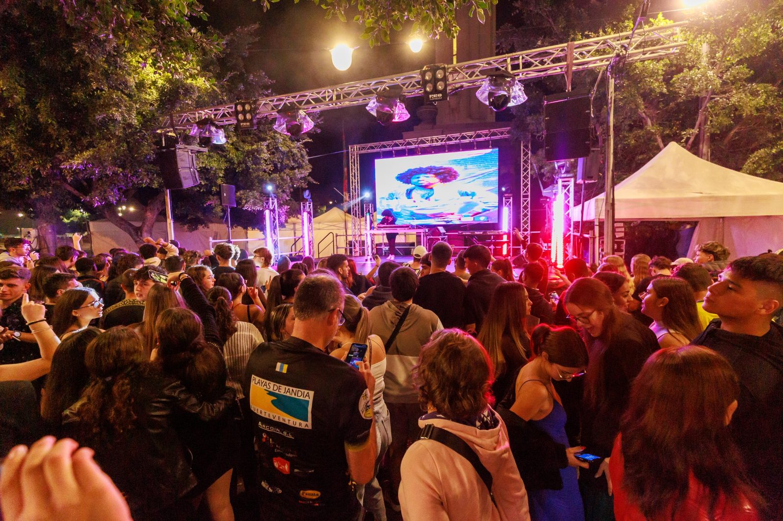 Concierto nocturno en el GastroNavidad Market Fest